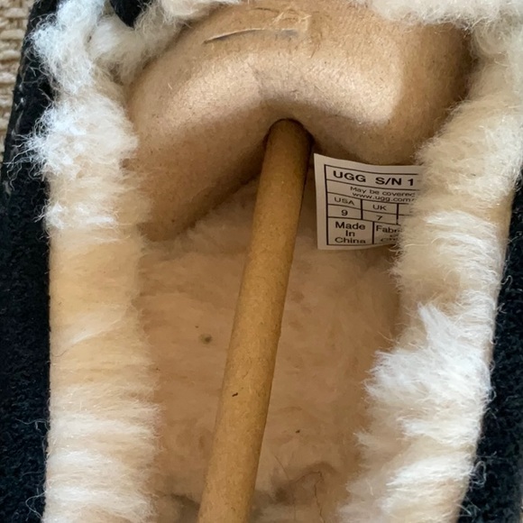 UGG Ansley women’s black suede slipper, sz 9 new in box - Picture 5 of 9